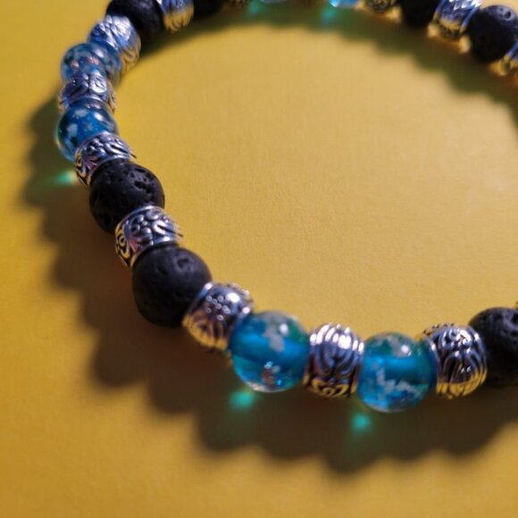 NWT Mens Glow In The Dark Stretch Bracelet. Black Lava Rock Blue Firefly Glass - Picture 11 of 11
